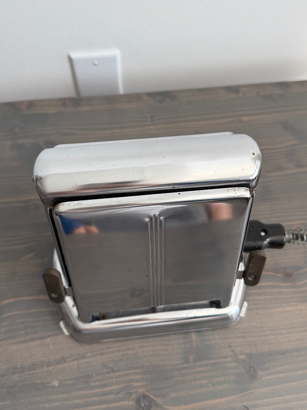 Antique metal plug in toaster
The Brock Snyder MFG Co.
Grimsby, Ont. - Picture 8 of 17